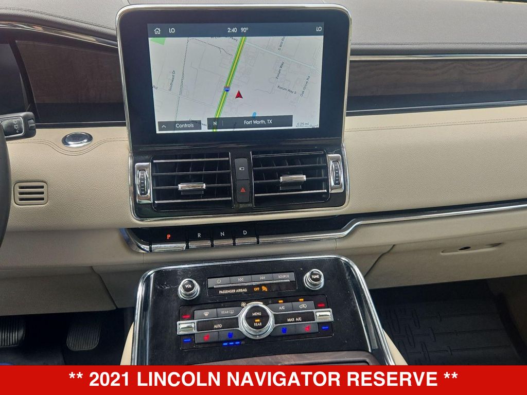 Thumbnail: 2021 Lincoln Navigator - 33