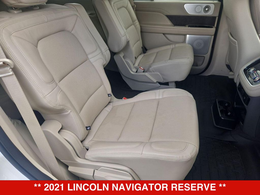 Thumbnail: 2021 Lincoln Navigator - 27