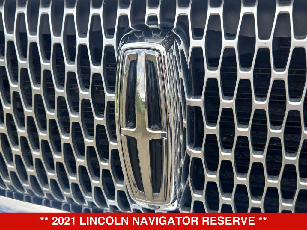 Thumbnail: 2021 Lincoln Navigator - 8