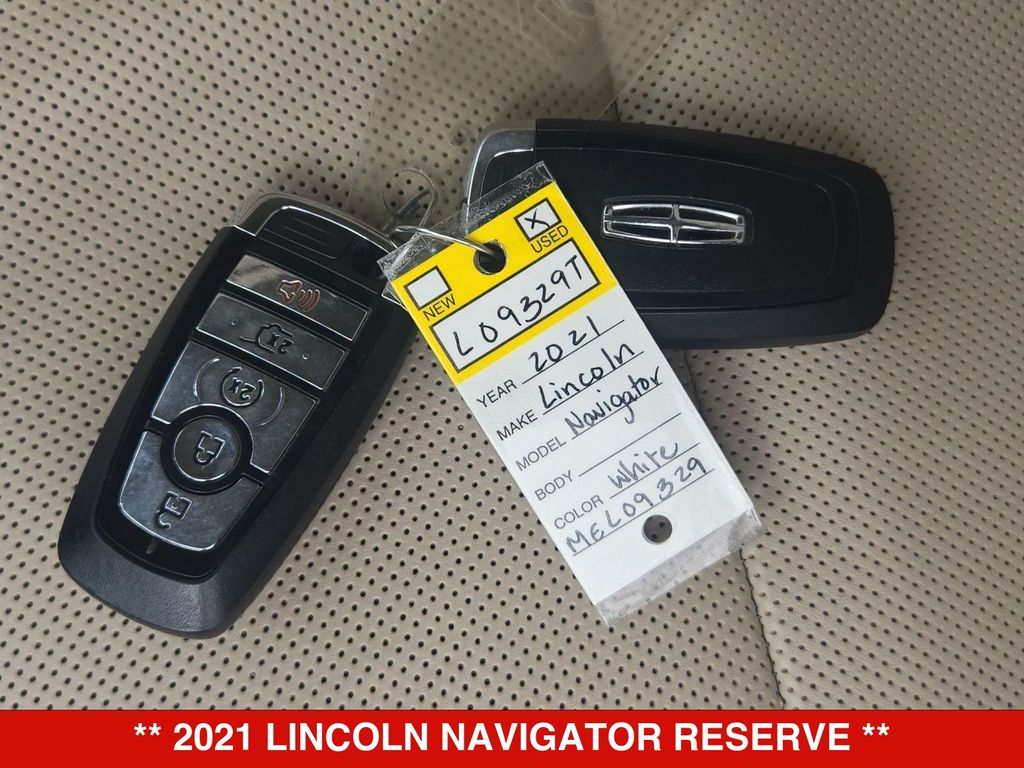 Thumbnail: 2021 Lincoln Navigator - 36