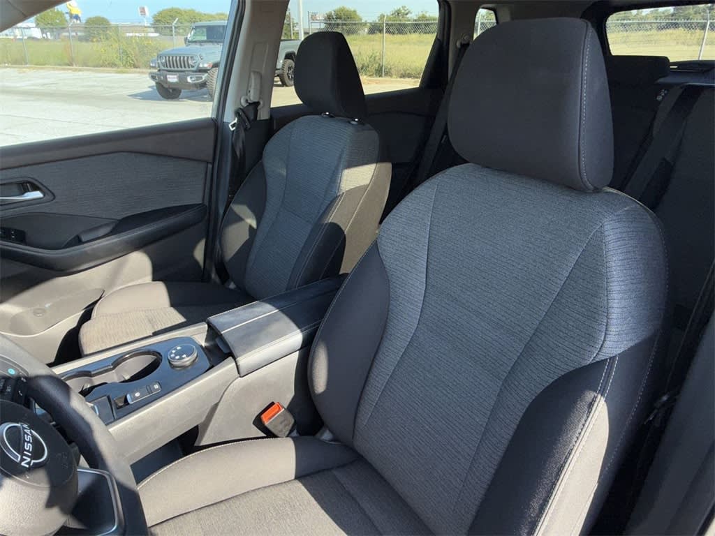 Thumbnail: 2023 Nissan Rogue - 10