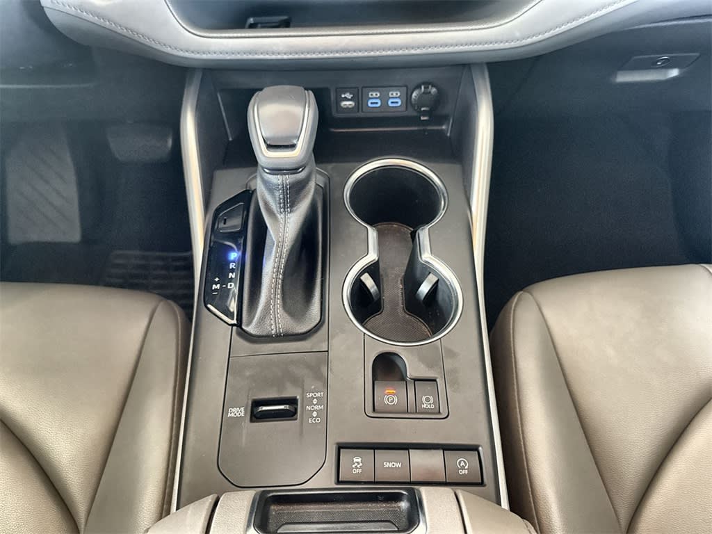 Thumbnail: 2022 Toyota Highlander - 15