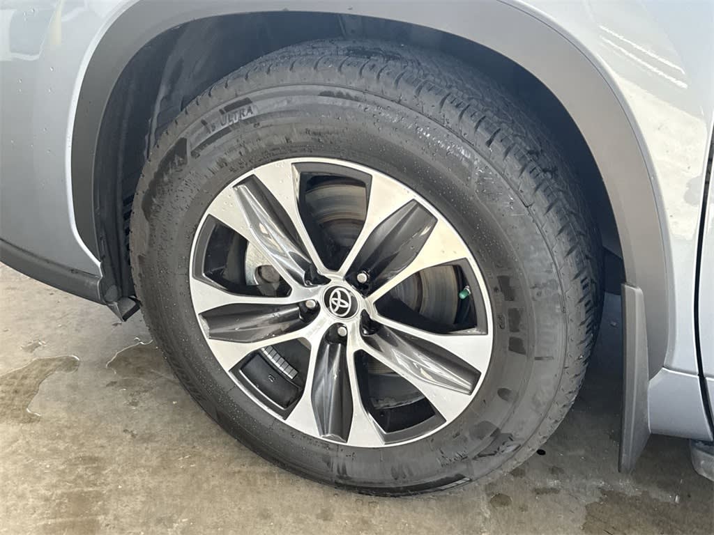 Thumbnail: 2022 Toyota Highlander - 8