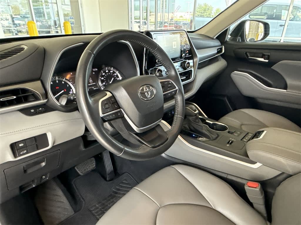 Thumbnail: 2022 Toyota Highlander - 2