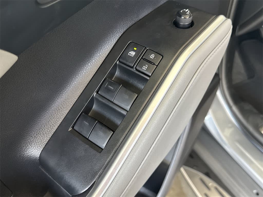 Thumbnail: 2022 Toyota Highlander - 27