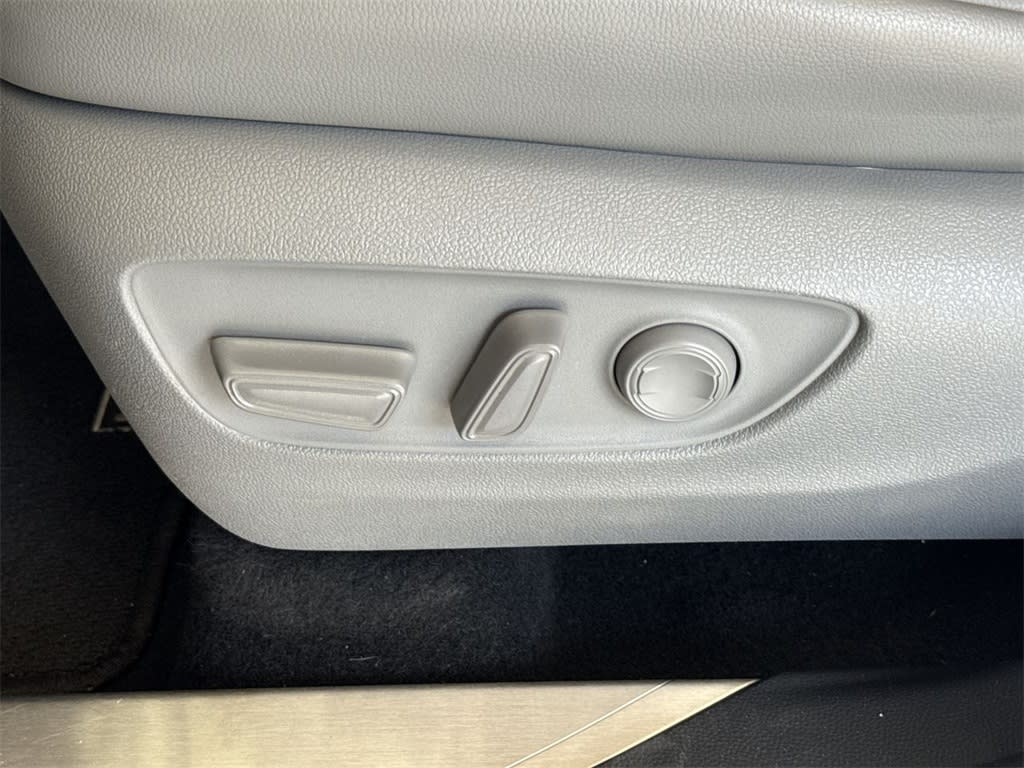 Thumbnail: 2022 Toyota Highlander - 28