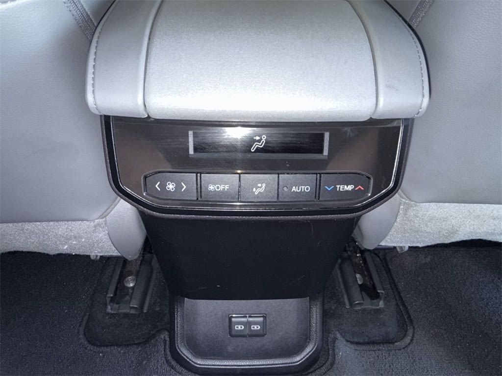 Thumbnail: 2022 Toyota Highlander - 25