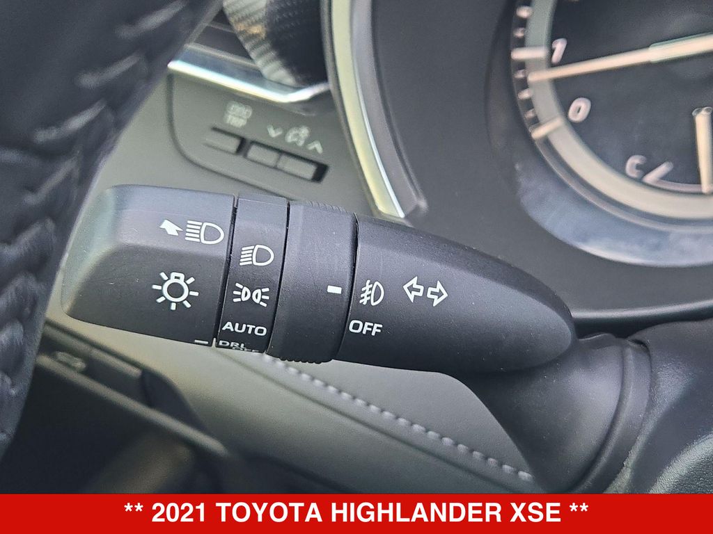 Thumbnail: 2021 Toyota Highlander - 16