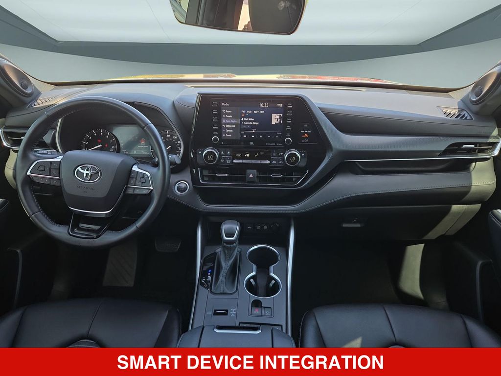 Thumbnail: 2021 Toyota Highlander - 10