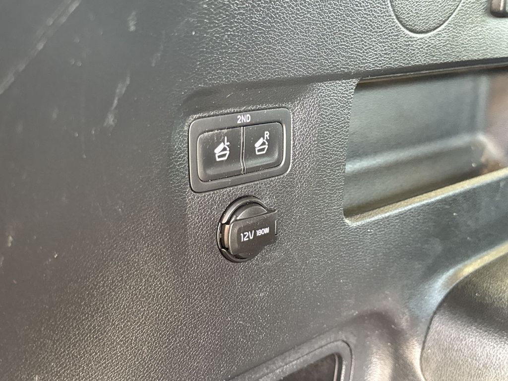 Thumbnail: 2023 Kia Telluride - 24