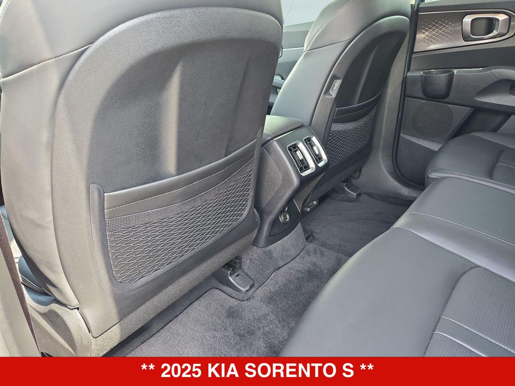 Thumbnail: 2025 Kia Sorento - 13