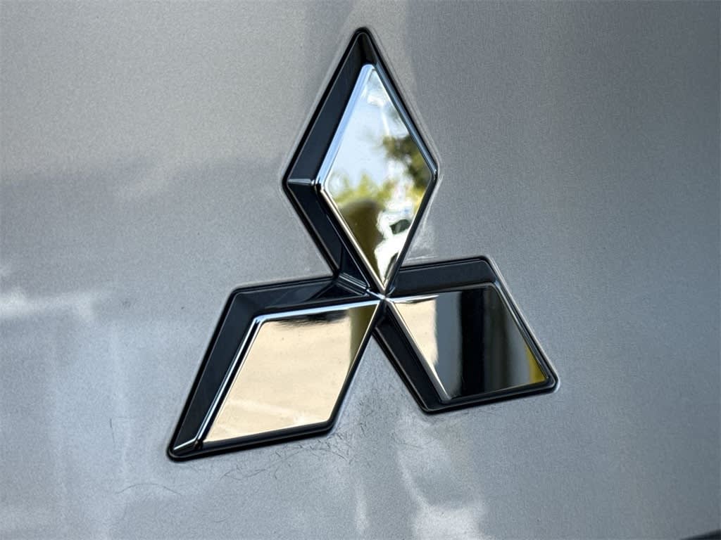 Thumbnail: 2024 Mitsubishi Outlander - 18