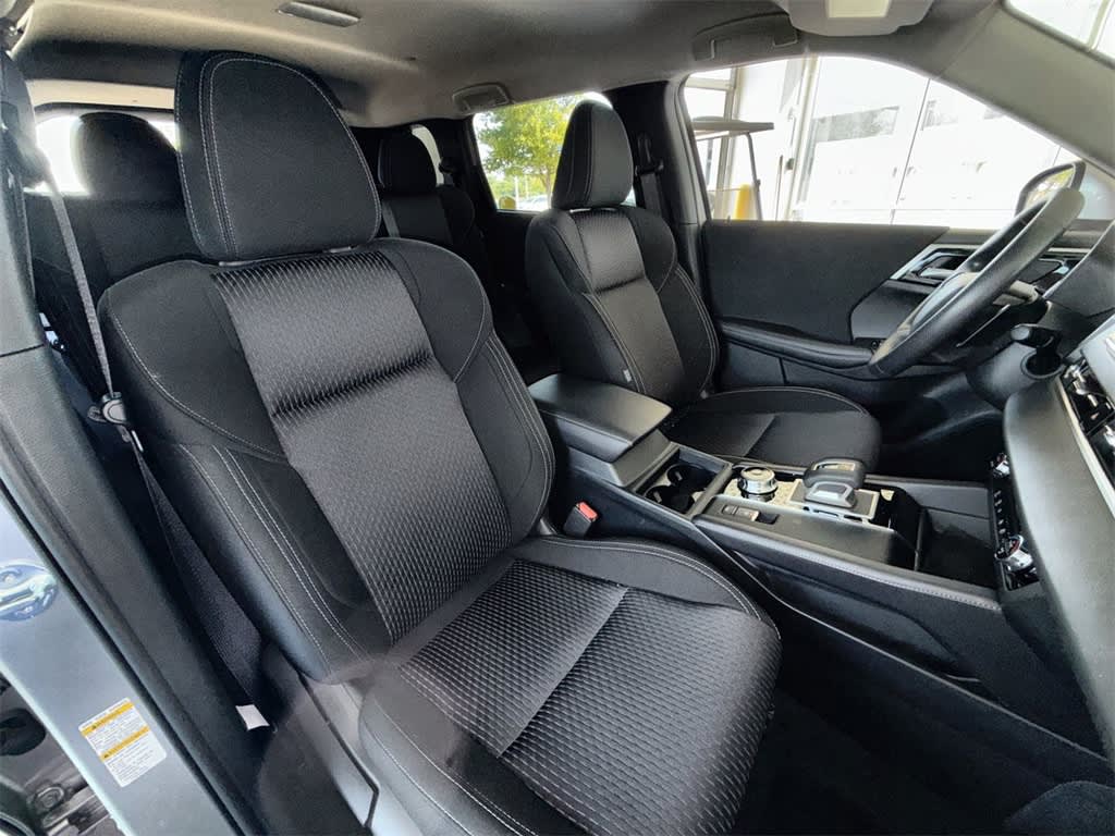 Thumbnail: 2024 Mitsubishi Outlander - 11