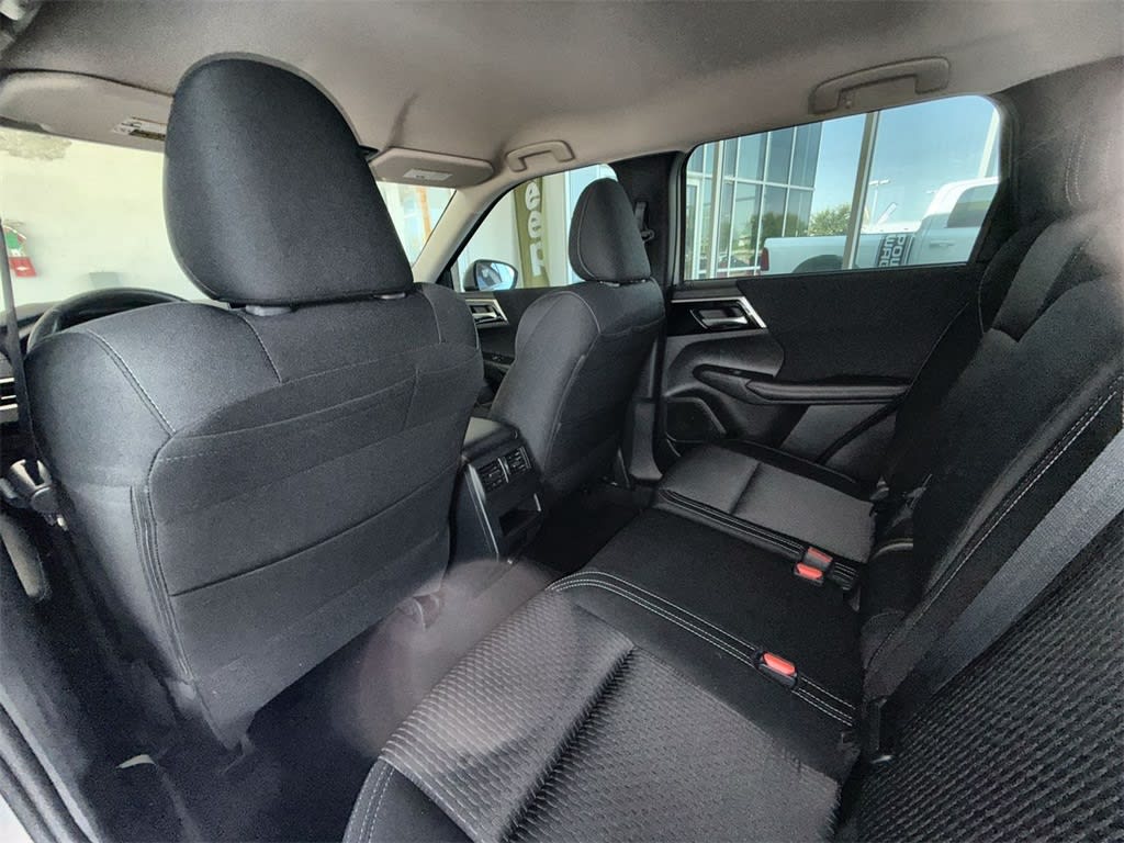 Thumbnail: 2024 Mitsubishi Outlander - 12