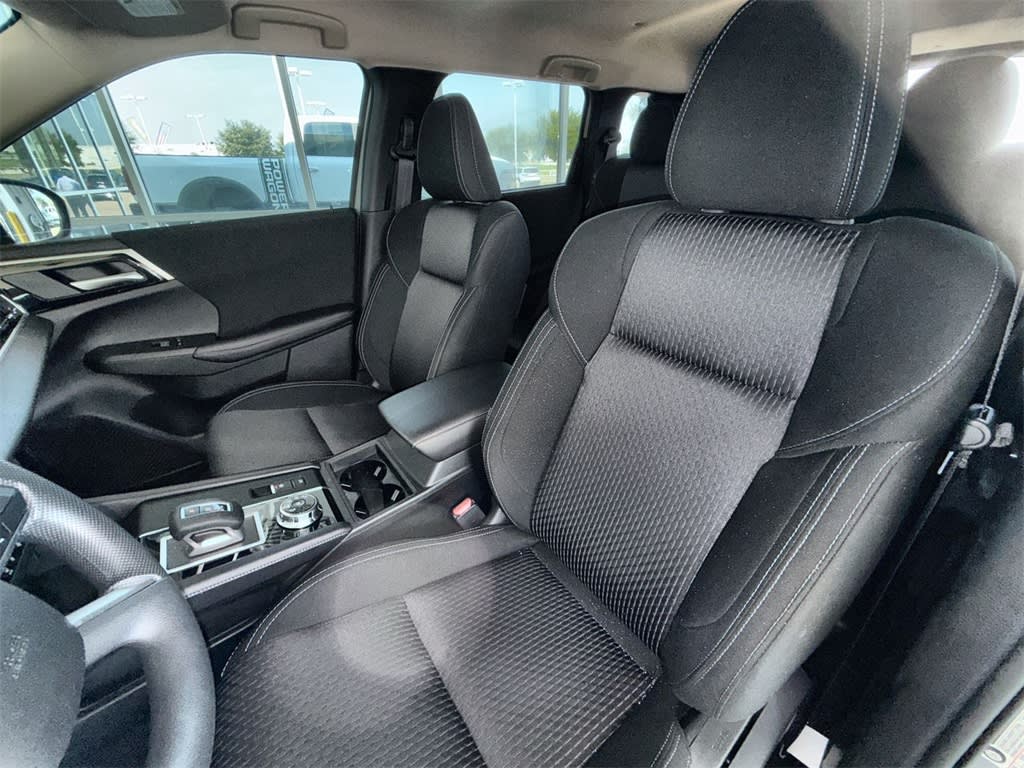 Thumbnail: 2024 Mitsubishi Outlander - 10