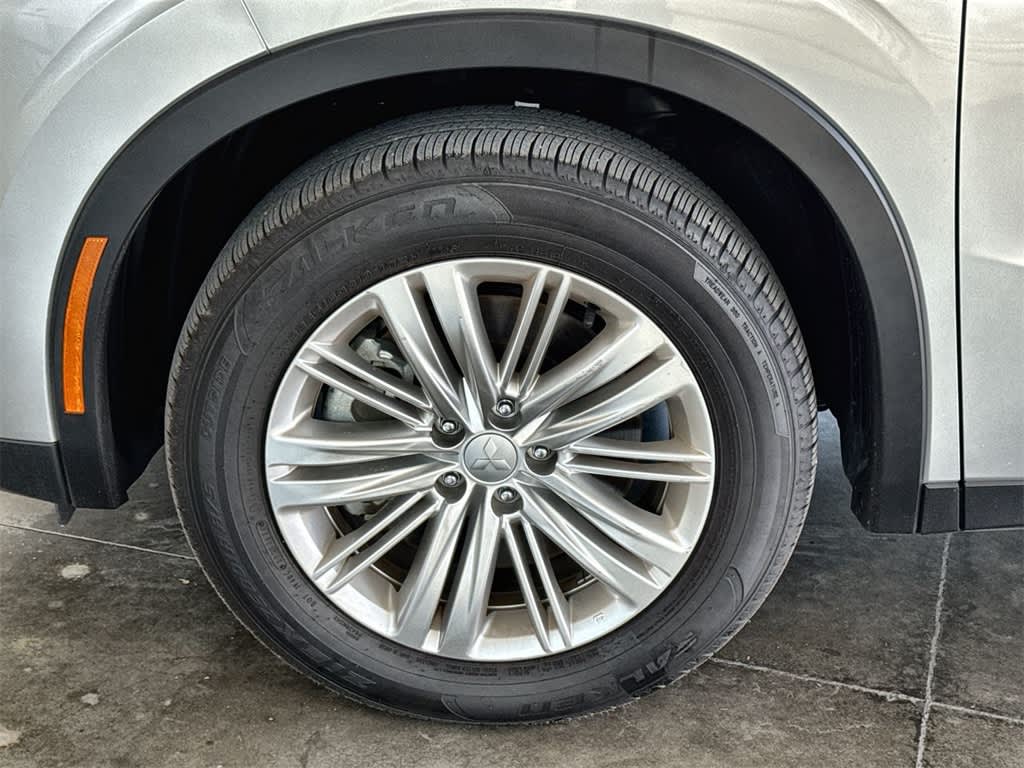 Thumbnail: 2024 Mitsubishi Outlander - 8