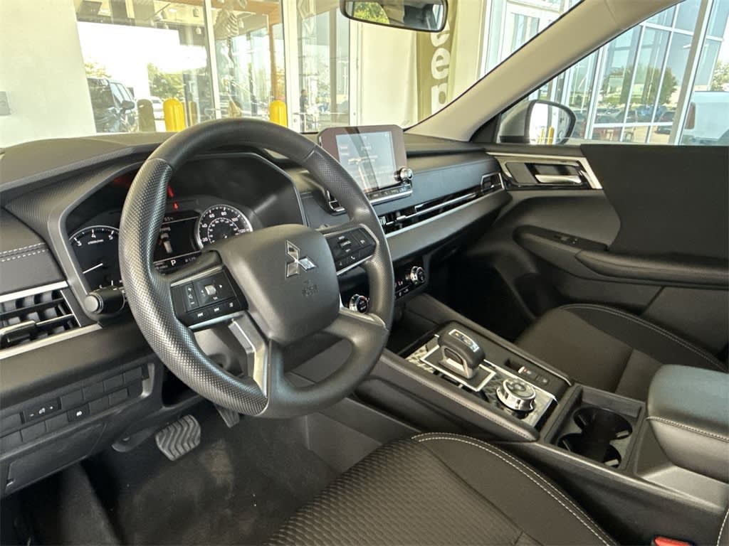 Thumbnail: 2024 Mitsubishi Outlander - 2