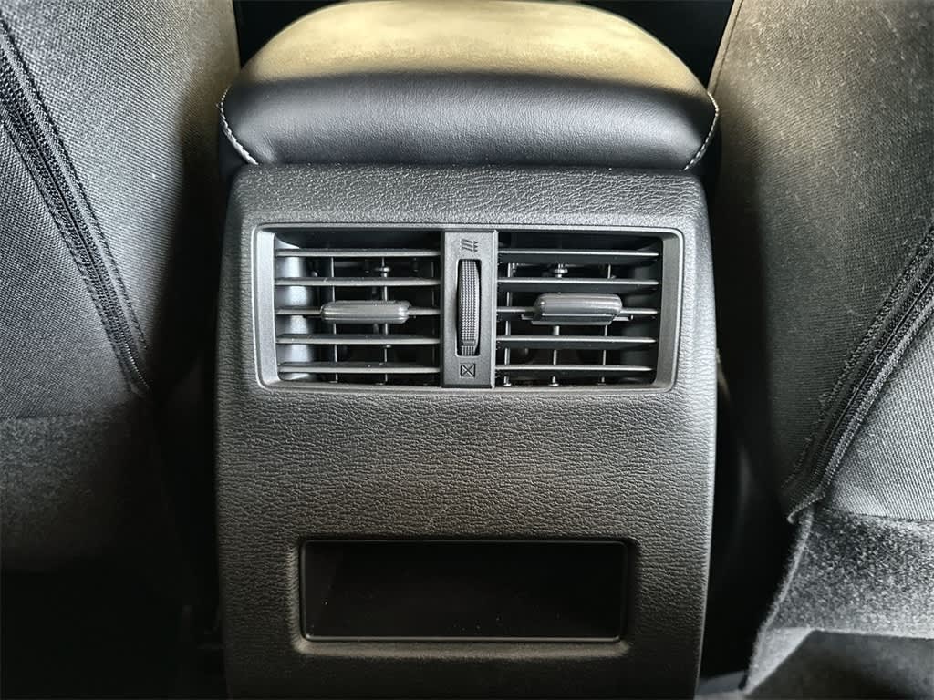 Thumbnail: 2024 Mitsubishi Outlander - 23