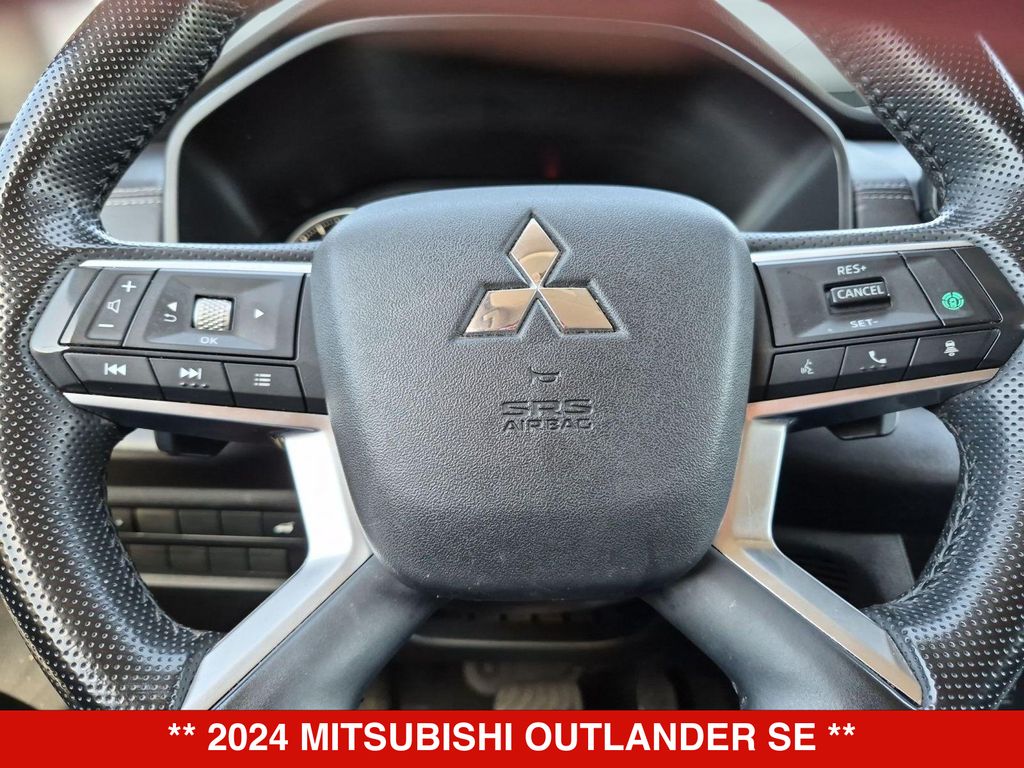 Thumbnail: 2024 Mitsubishi Outlander - 13