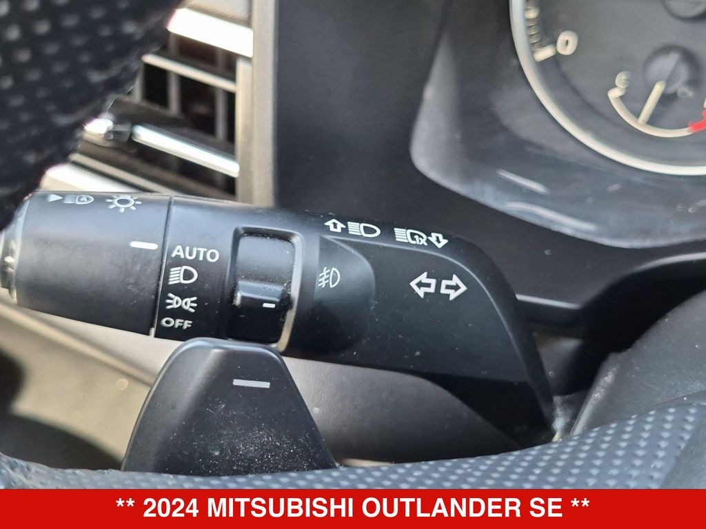 Thumbnail: 2024 Mitsubishi Outlander - 27