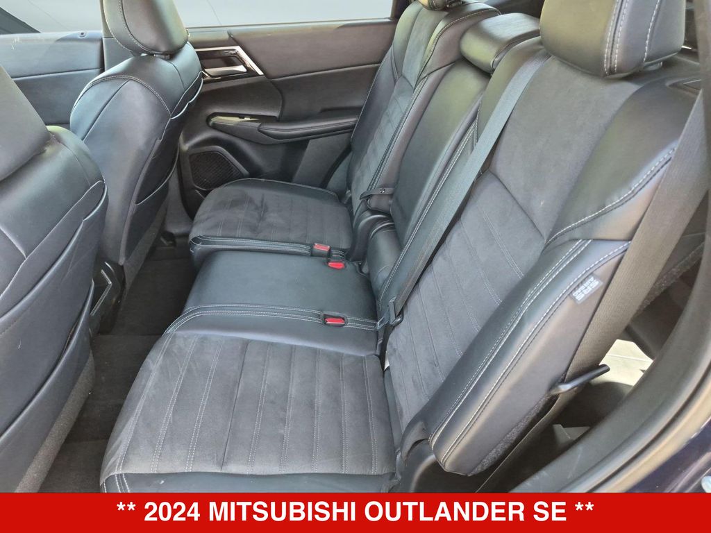 Thumbnail: 2024 Mitsubishi Outlander - 23