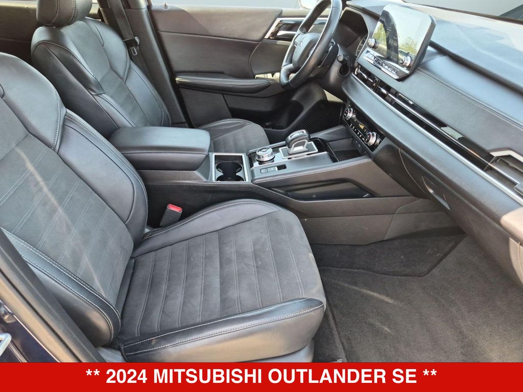 Thumbnail: 2024 Mitsubishi Outlander - 11