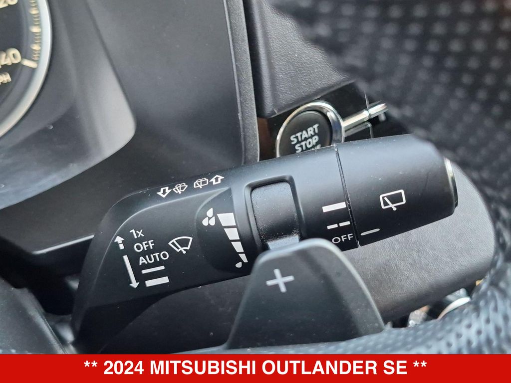 Thumbnail: 2024 Mitsubishi Outlander - 16