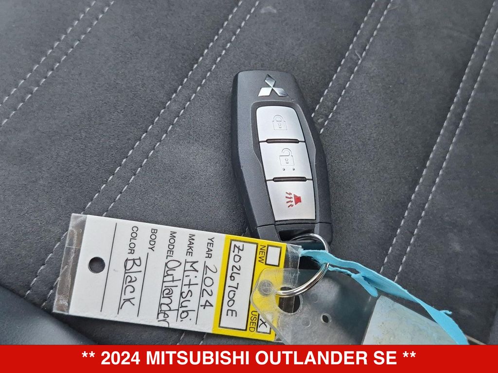 Thumbnail: 2024 Mitsubishi Outlander - 32