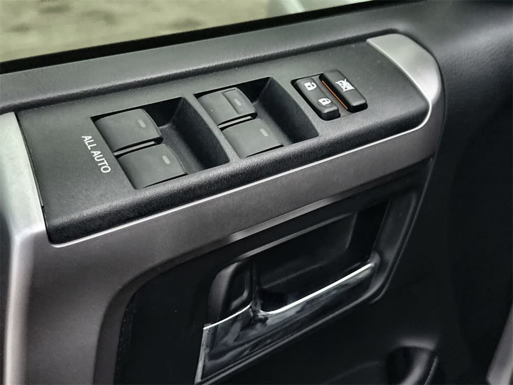 Thumbnail: 2018 Toyota 4Runner - 27