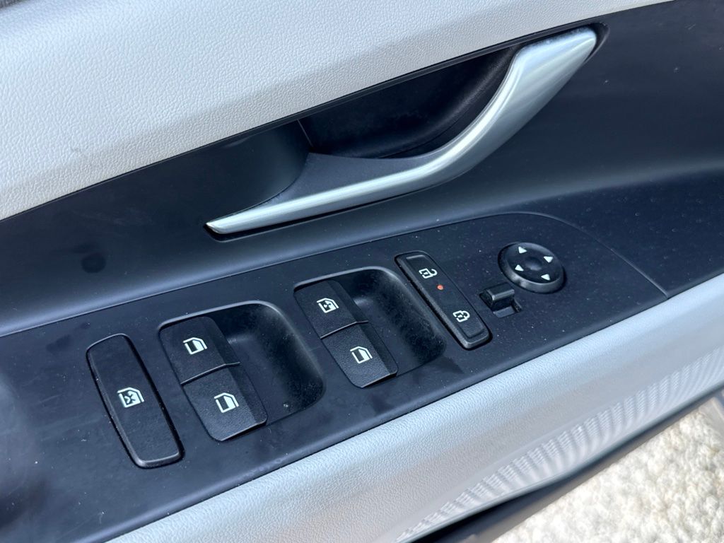 Thumbnail: 2025 Hyundai Elantra - 19