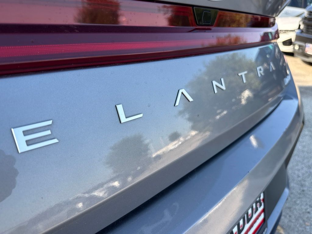 Thumbnail: 2025 Hyundai Elantra - 18