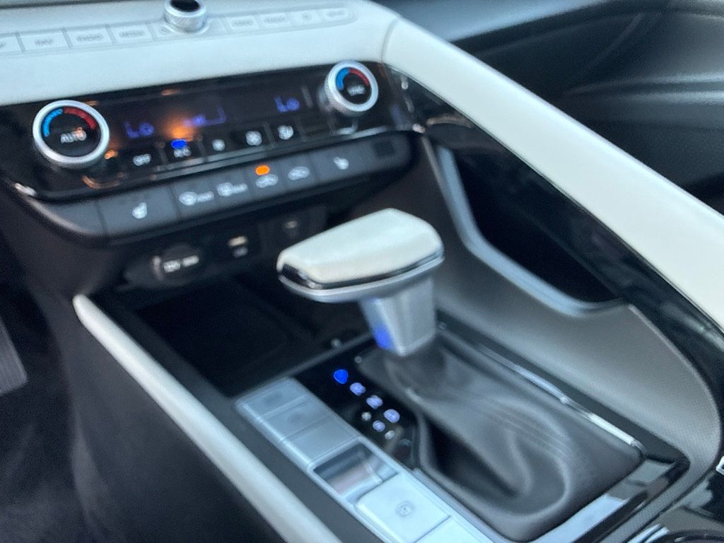 Thumbnail: 2025 Hyundai Elantra - 9