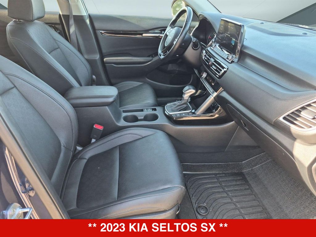 Thumbnail: 2023 Kia Seltos - 12
