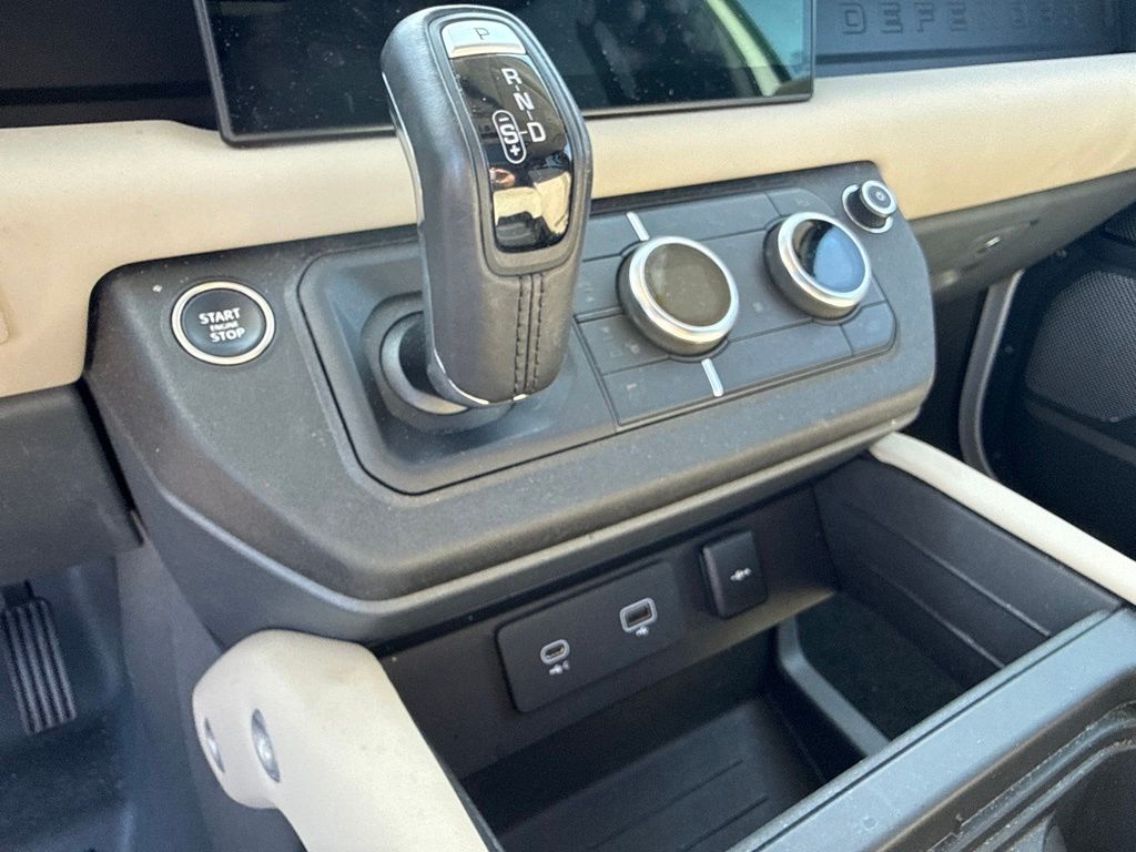 Thumbnail: 2024 Land Rover Defender - 20