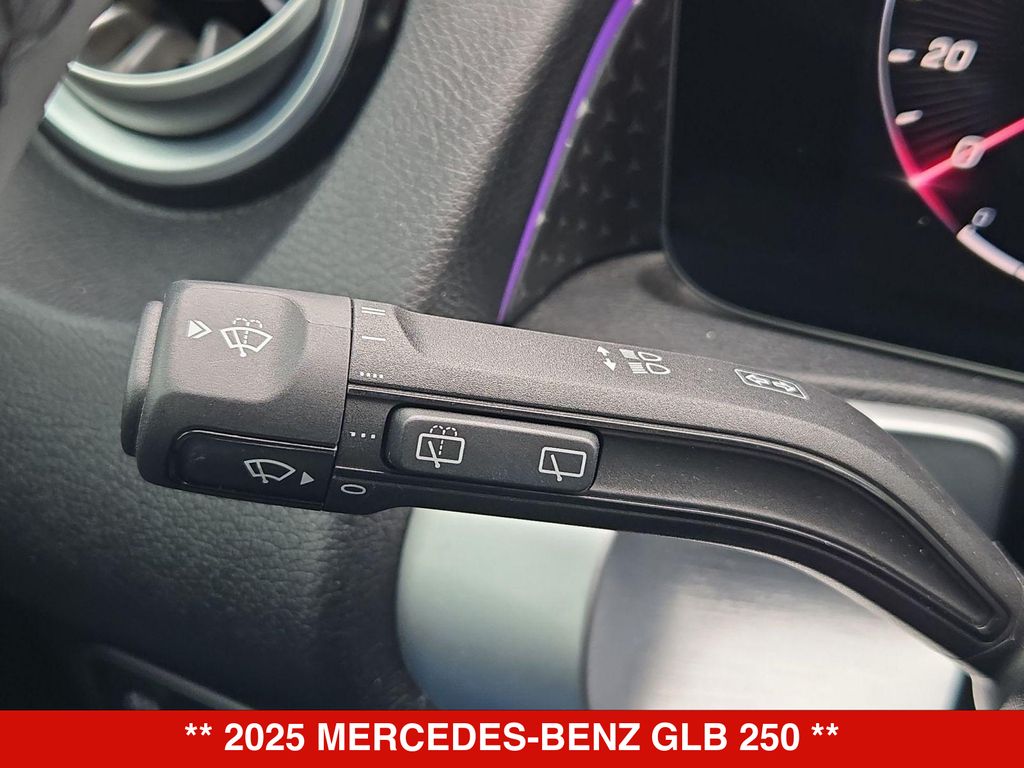 Thumbnail: 2025 Mercedes-Benz GLB - 31