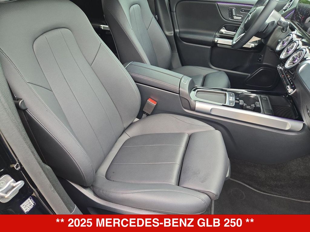 Thumbnail: 2025 Mercedes-Benz GLB - 27