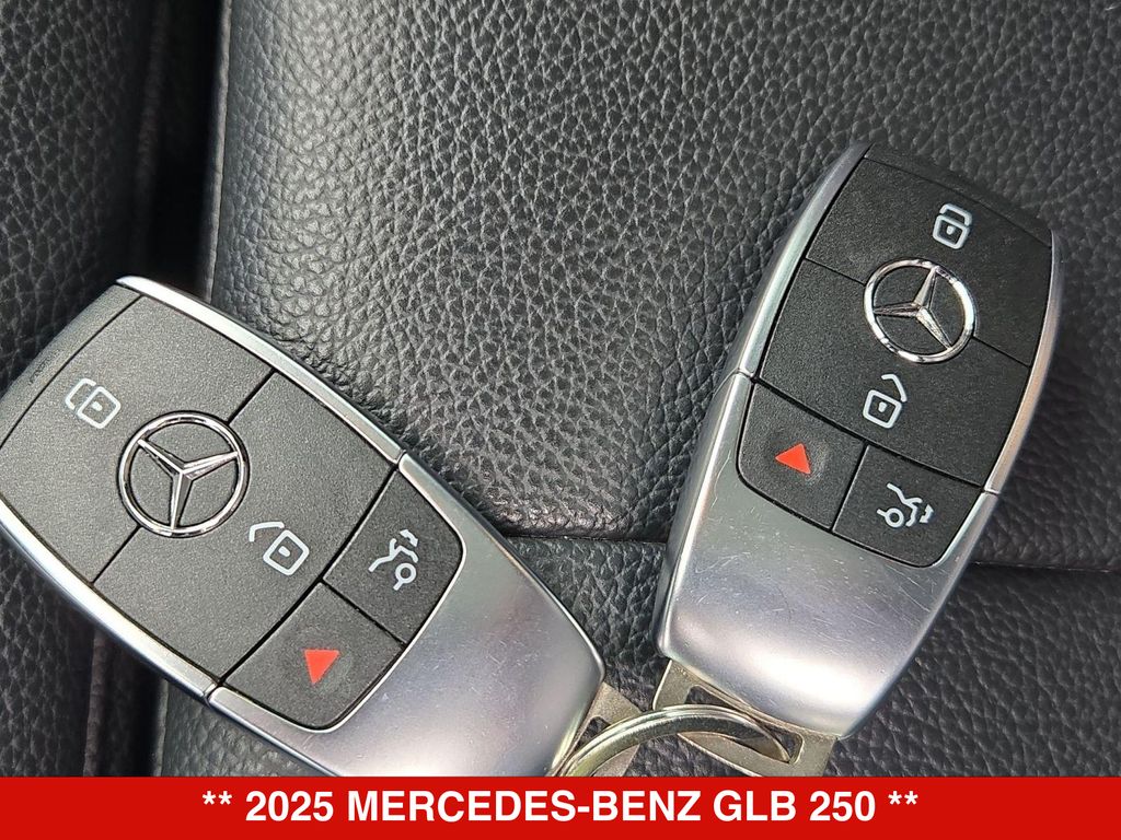 Thumbnail: 2025 Mercedes-Benz GLB - 18