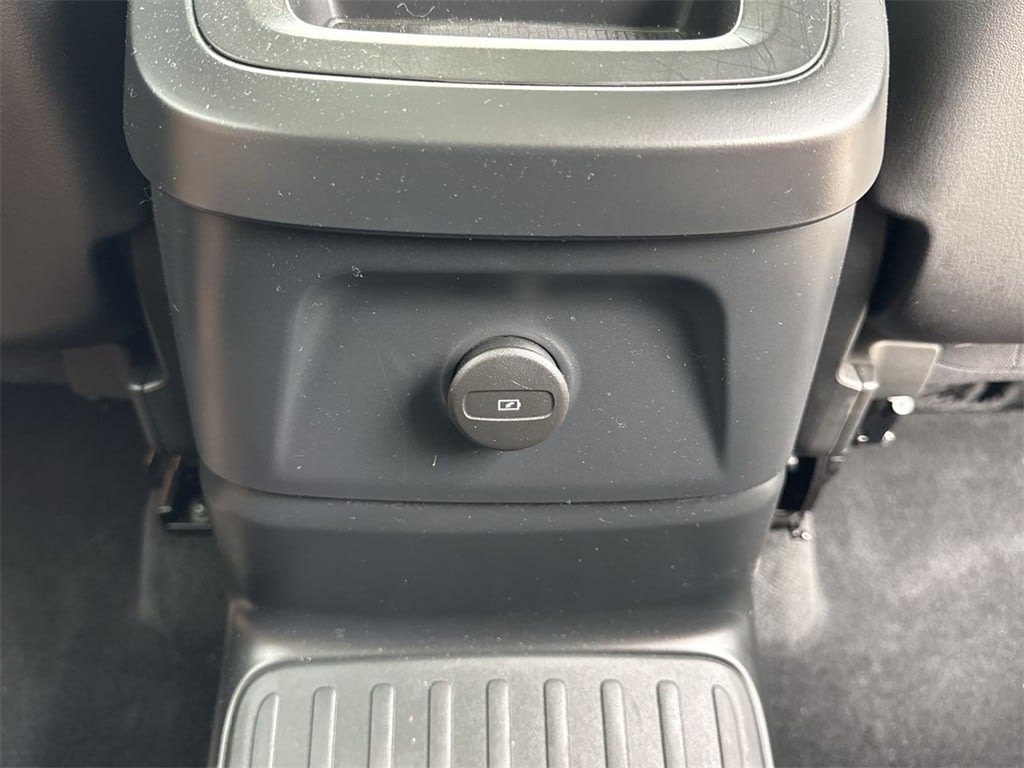 Thumbnail: 2023 Volvo XC60 - 23