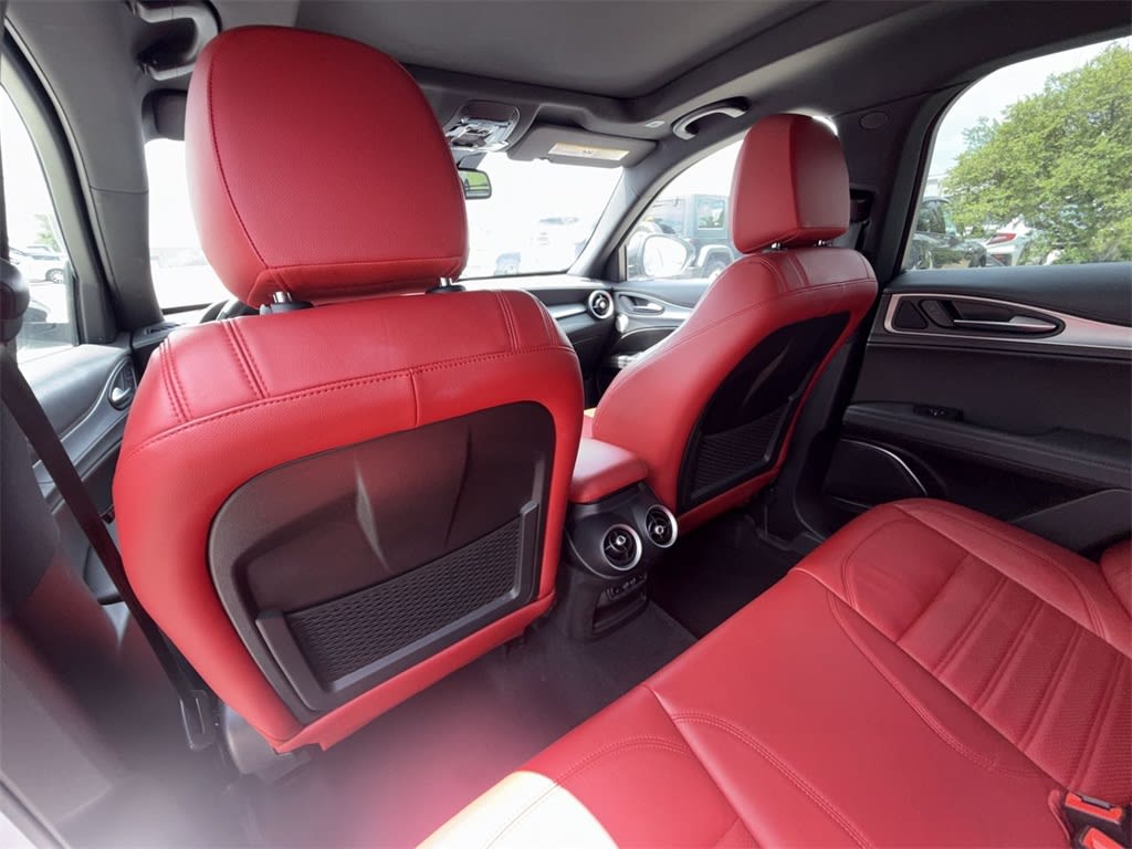 Thumbnail: 2022 Alfa Romeo Stelvio - 13