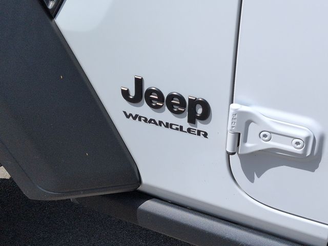 Thumbnail: 2022 Jeep Wrangler - 6