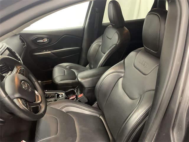 Thumbnail: 2019 Jeep Cherokee - 12