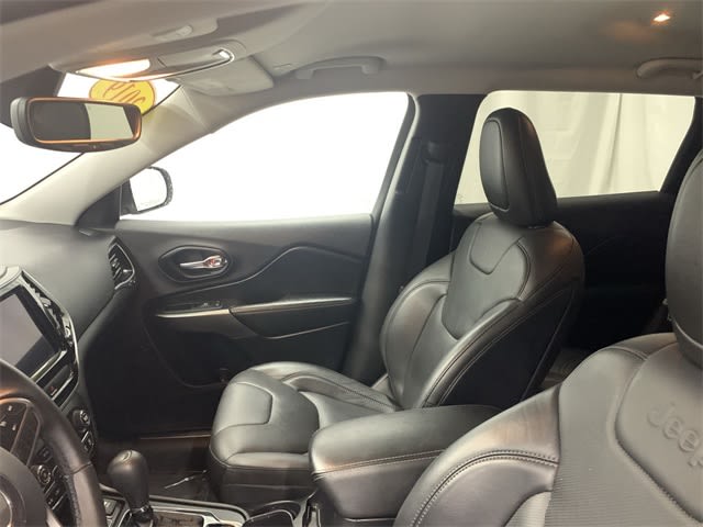 Thumbnail: 2019 Jeep Cherokee - 11