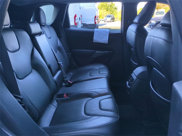 Thumbnail: 2019 Jeep Cherokee - 35