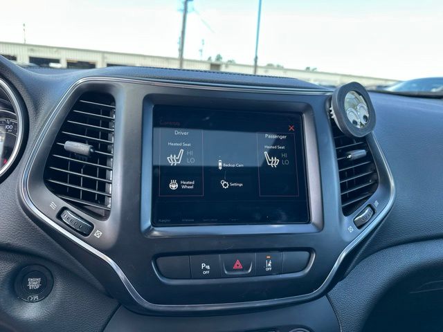 Thumbnail: 2021 Jeep Cherokee - 16