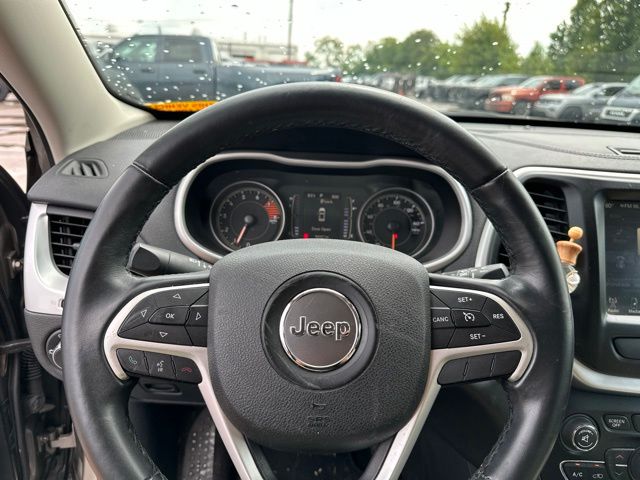 Thumbnail: 2017 Jeep Cherokee - 4