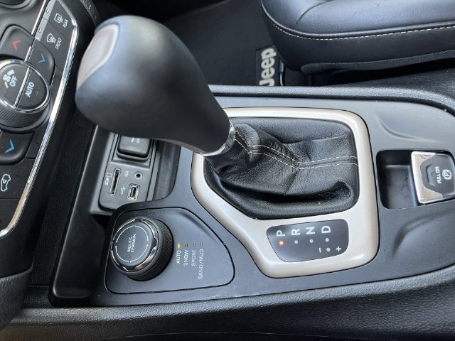 Thumbnail: 2017 Jeep Cherokee - 30