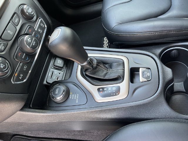 Thumbnail: 2017 Jeep Cherokee - 14