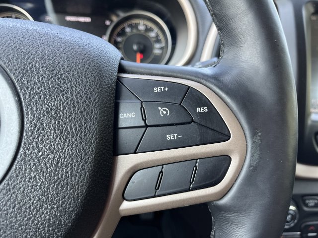 Thumbnail: 2017 Jeep Cherokee - 24