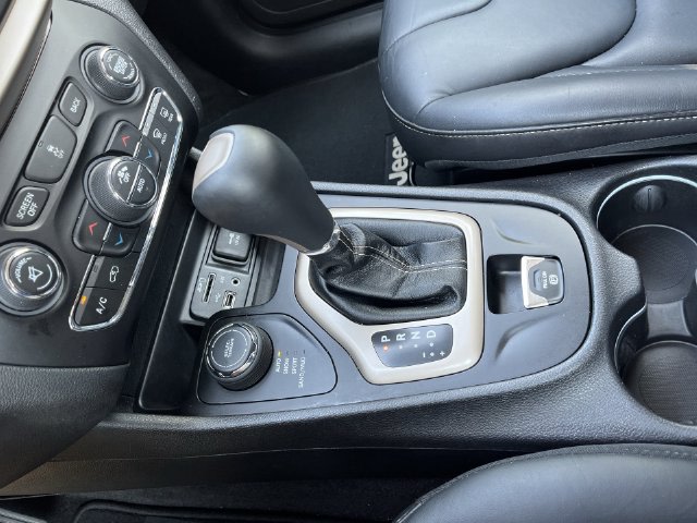 Thumbnail: 2017 Jeep Cherokee - 25