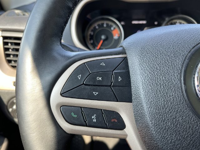 Thumbnail: 2017 Jeep Cherokee - 23